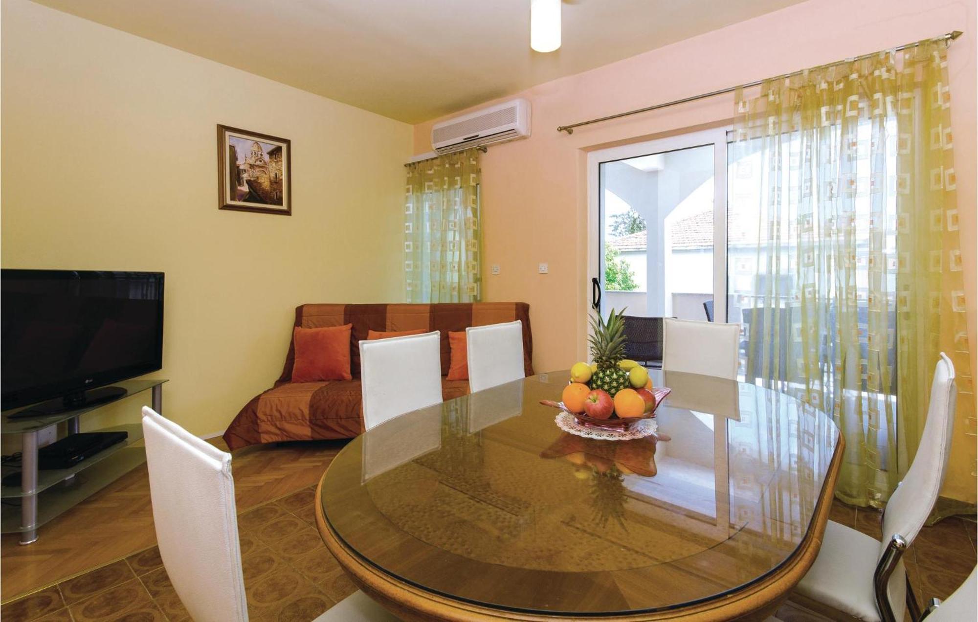 Amazing Apartment In Kastel Stafilic With Jacuzzi Kaštela 외부 사진
