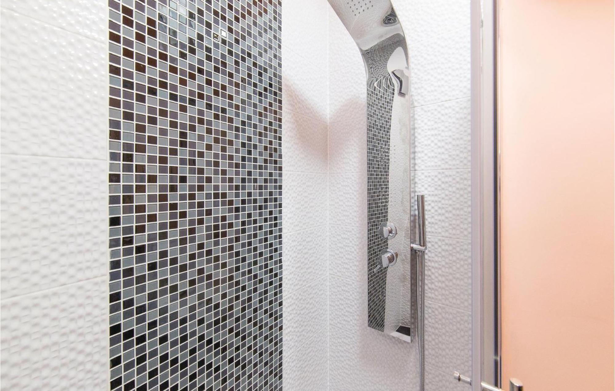 Amazing Apartment In Kastel Stafilic With Jacuzzi Kaštela 외부 사진