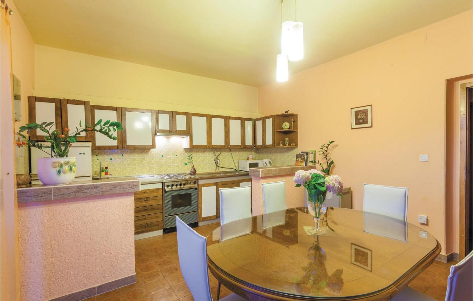 Amazing Apartment In Kastel Stafilic With Jacuzzi Kaštela 외부 사진