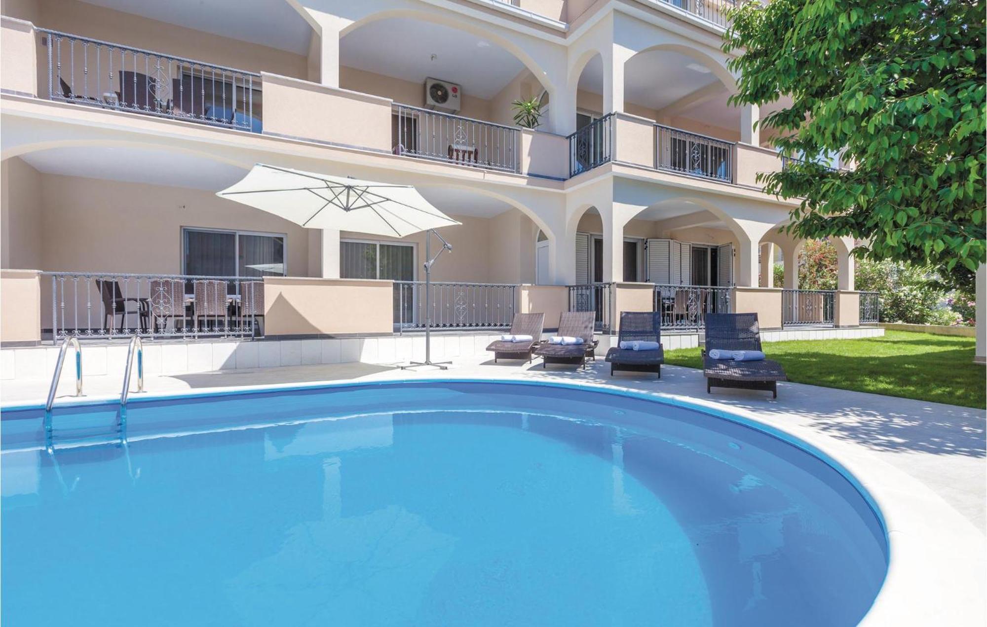 Amazing Apartment In Kastel Stafilic With Jacuzzi Kaštela 외부 사진
