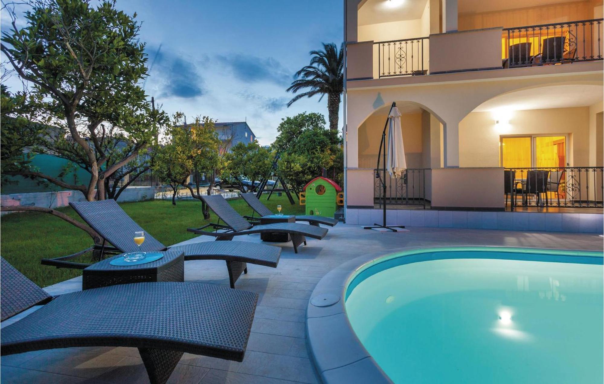 Amazing Apartment In Kastel Stafilic With Jacuzzi Kaštela 외부 사진